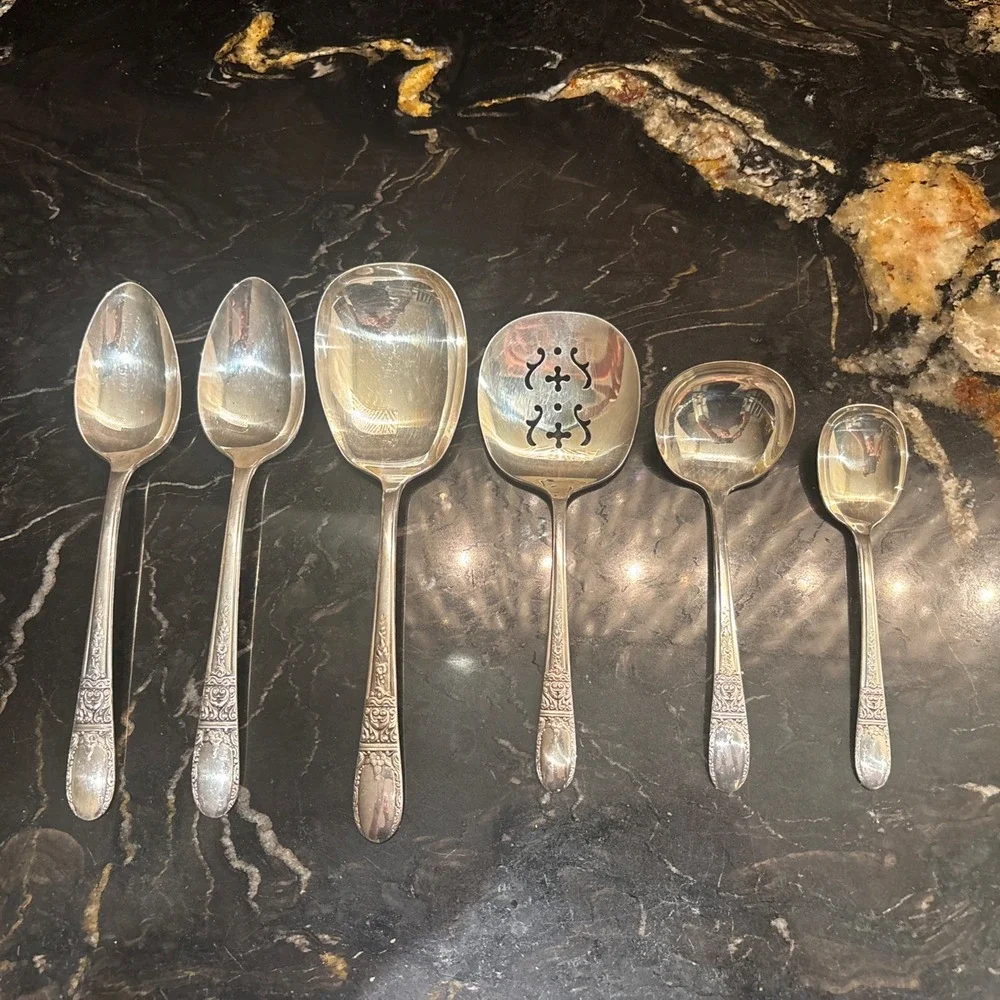 Lot of 46 pcs Wallace Sweetheart II - Hollywood II XXXX Silverplate Flatware Set